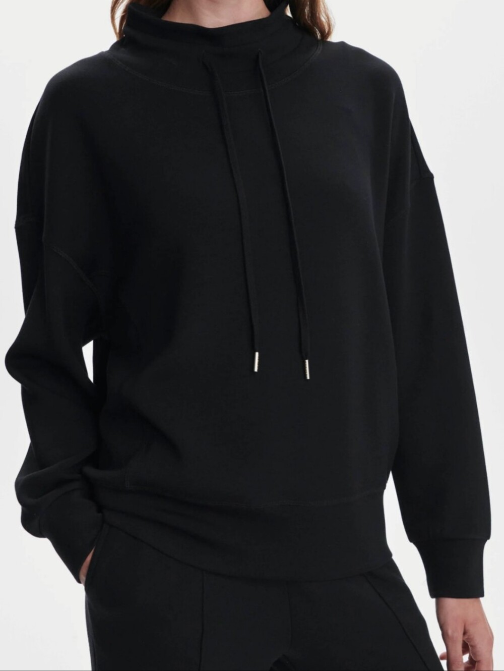 VARLEY OAKDALE DRAWSTRING SWEATSHIRT  IN BLACK / SZ:LARGE